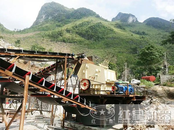 反擊式破碎機現(xiàn)場圖 反擊式破碎機現(xiàn)場圖