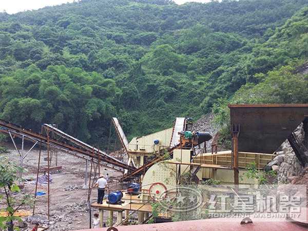 錘式破碎機(jī)客戶現(xiàn)場