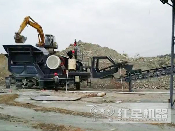 移動破碎機工作現(xiàn)場
